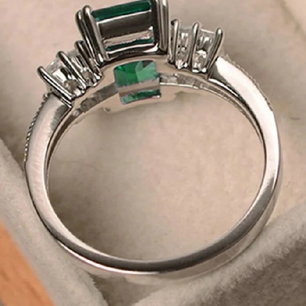 PRINCESS CUT GREEN SAPPHIRE ENGAGMENT RING - Picture 3 of 5